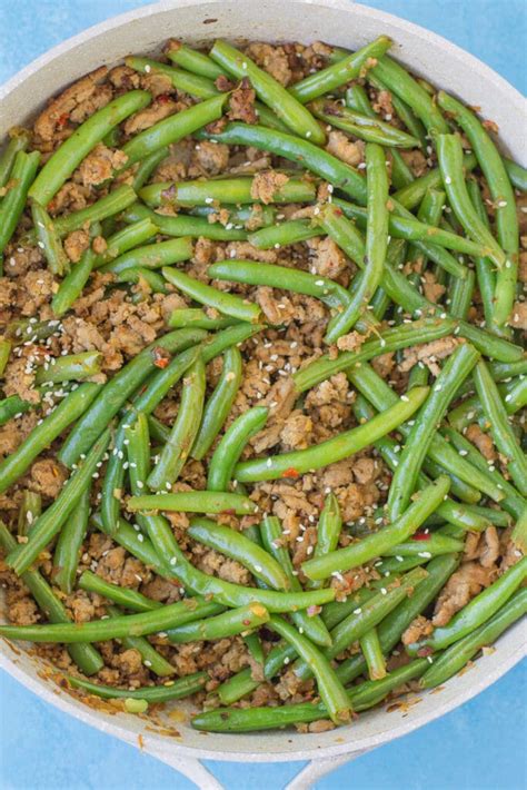 Sprinkle the garlic salt, pepper, and onion salt over the meat. Spicy Ground Turkey Stir Fry - The Clean Eating Couple