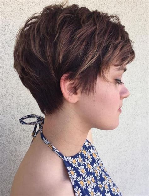 Short Feather Cut Hairstyle Pictures