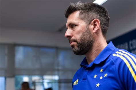 Treinador Do Cruzeiro Paulo Pezzolano Fala Sobre Possíveis Reforços