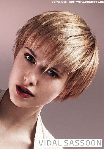 Hier wird ihr individueller look, passend typberatung zu frisuren in hamburg. Frisuren Bilder: Kurzer Bob mit starken Stufen - Frisuren ...