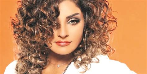 ولدت الفنانة الكويتية شجون في الكويت 8 فبراير عام 1988م، بدايتها الفنية. هيفاء وهبي في اطلالة مثيرة وسط باريس .. شاهدوا الصور