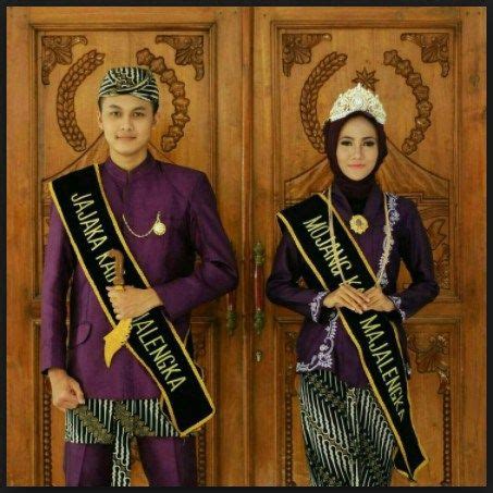 Provinsi jawa barat (jabar) ibukota nya adalah bandung. pakaian adat Sunda, pakaian adat Jawa Barat, baju adat Sunda, pakaian daerah Sunda, nama pakaian ...