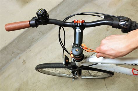 自転車 ハンドル ステムの向きを変える