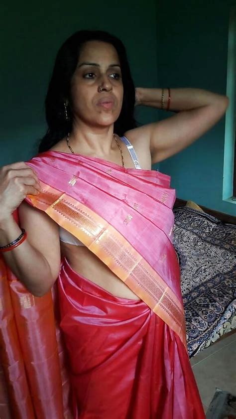 Horny Mallu Nude Tease Stripping Saree For Photos Photo