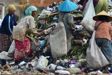 Apakah maksud dari pancasila sebagai pandangan hidup bangsa indonesia. 10 Pengertian Kemiskinan Menurut Para Ahli dan Jenisnya