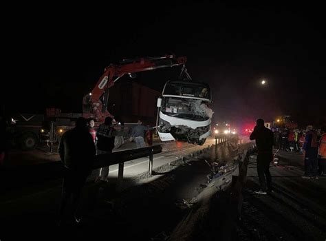 Bursa da kahreden kaza Öğrencileri taşıyan tur otobüsü devrildi 3 ölü