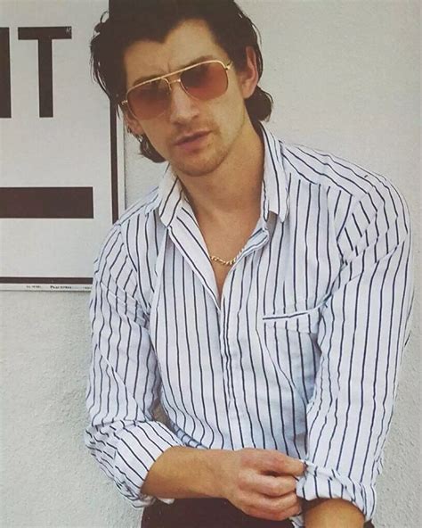 He is best known as the frontman and principal songwriter of the rock band arctic monkeys. Pin de Jazmin Ayala em ALEX TURNER . em 2020 (com imagens ...