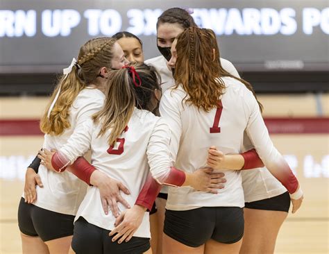 Womens Volleyball Falls In Seattle