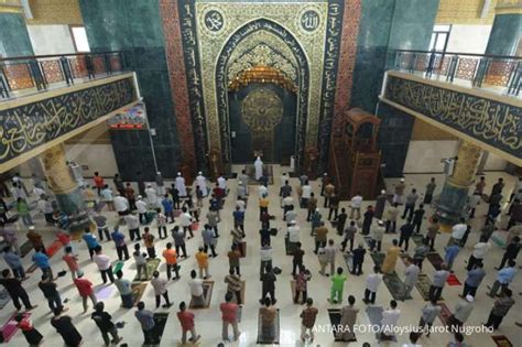 Ribuan pasien baru tercatat setiap harinya dengan angka keterisian tempat tidur pasien (bor) sudah mencapai 90 persen. Ini panduan Dewan Masjid untuk pelaksanaan shalat jumat ...