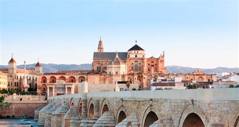 You can spend a few days here living the spanish lifestyle, but the town is also a popular day trip destination from granada, madrid or seville. De Sevilla a Córdoba en Tren - ACP Rail