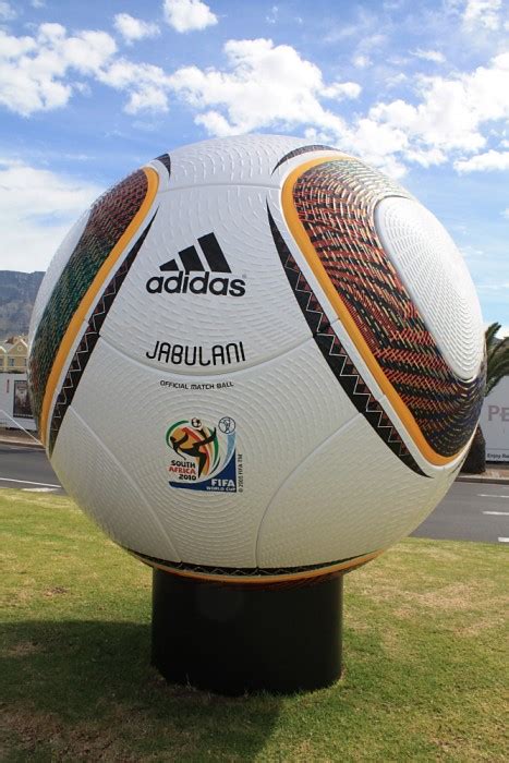 Es besteht ein ligasystem, an dessen spitze die 1963 gegründete bundesliga. Der neue WM 2018 Spielball & alle WM Spielbälle von adidas