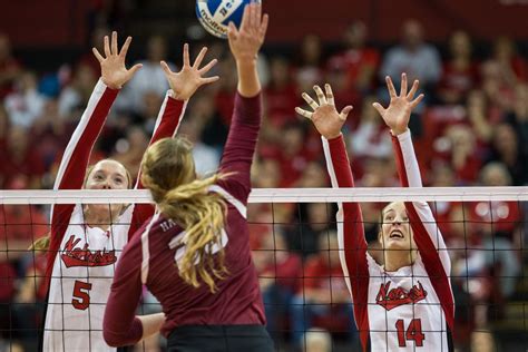 Nebraska Volleyball Shakes Off First Set Defeat Dispatches Harvard