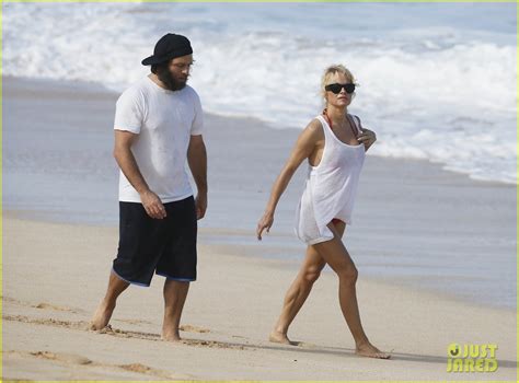 Pamela Anderson And Rick Salomon Match In White At Hawaiian Beach Photo 3268822 Pamela Anderson