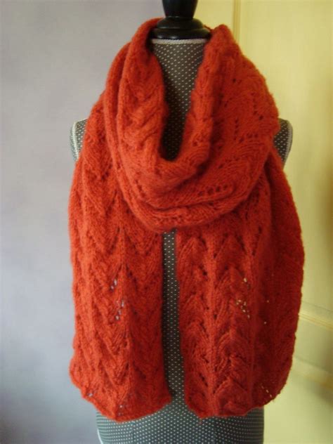 Écharpe, bonnet et sac réunion des accessoires amusants à tricot er : modèle echarpe en tricot