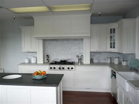 Choose the grey cabinet with the nice white pattern tiles in. Kitchen Cabinets White Appliances And White (Kitchen ...