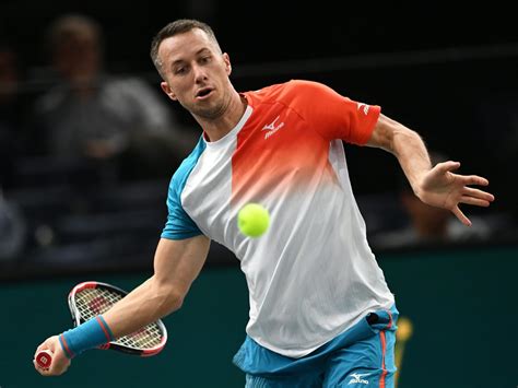 Der 35 jahre alte augsburger verlor gegen den an nummer drei gesetzten griechen stefanos tsitsipas. Auckland: Kohlschreiber im Viertelfinale - Aus für ...