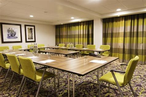 Book premier inn harlow east (church langley) hotel, harlow on tripadvisor: HOLIDAY INN EXPRESS HARLOW - Hotel Reviews, Photos & Price ...