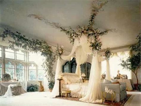 An awesome dad made an incredible fairy tale bedroom for his daughter. 80+ Romatic and Elegant Bedroom Decor Ideas | Elegant ...