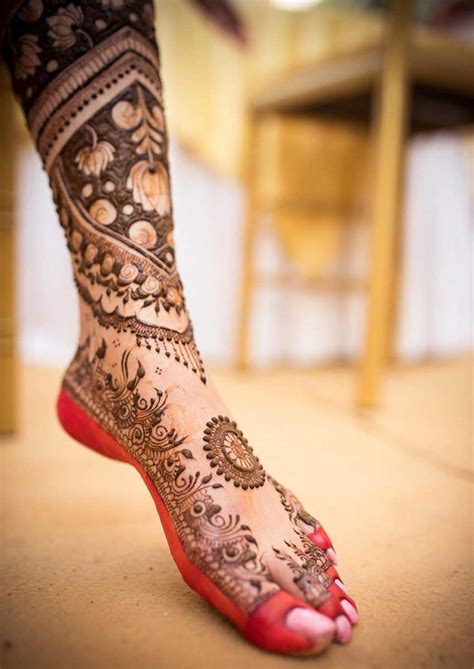 Chic And Trendy Mehndi Designs For All Millennial Brides Out There