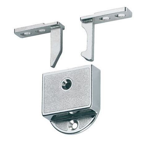 Largeur du rail 4 cm, largeur du guide 1cm, il s encastre, pas de roulettes non plus. Verrou automatique pour porte de placard HETTICH | Bricozor