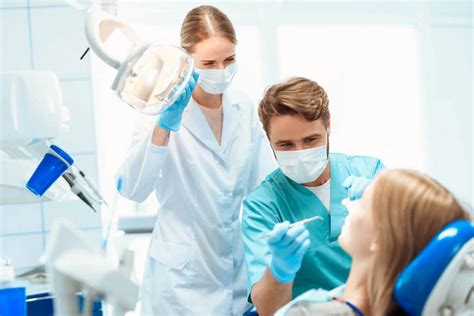 Funciones De Un Auxiliar De Odontología Clínica Dental Implantes