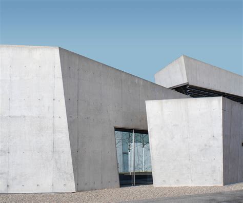 Concrete And Architecture Trgovina Parket Mit