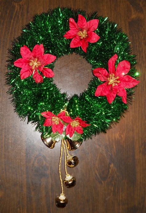 We've gathered 50 0f our favorite christmas arts and crafts ideas to share with you today that are sure to bring smiles to the little ones in your life. Classified: Mom: Christmas Art and Craft Ideas | Christmas ...