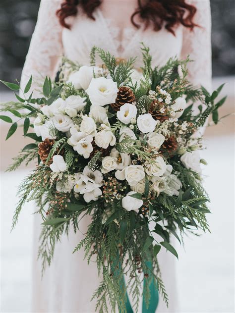 27 Winter Wedding Bouquets That Look Beautiful Even When Its Cold