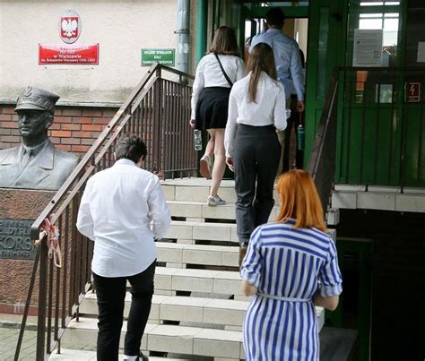 Bez weekendów do wakacji zostało tylko wróć wkrótce dla nowego odliczania :) na stronie głównej sprawdzisz ile zostało do końca wakacji! Kiedy powrót do szkoły? Kiedy koniec nauki zdalnej? [DATA ...