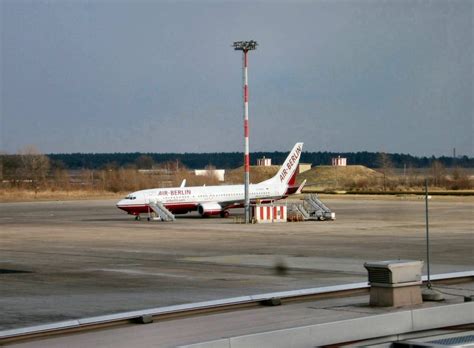 Check spelling or type a new query. Flugzeug der Fluggesellschaft AIR BERLIN auf den Flughafen ...
