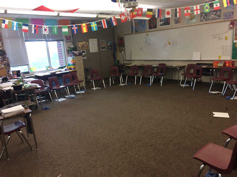 Teachers Use New Teaching Style Of No Desks The Mustang Moon