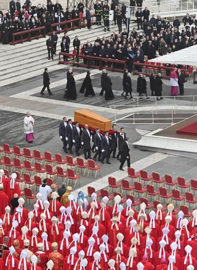 The Saints Spot Pope Benedict Xvi Laid To Rest Today Where Two