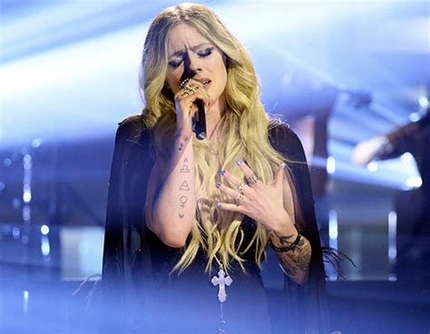 Inside Avril Lavignes Dramatic Last Few Years E News
