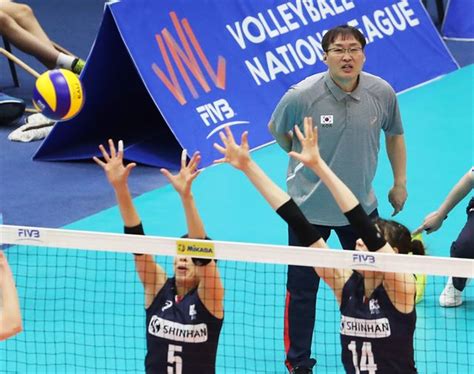 (서울=연합뉴스) 여자배구 국가대표 김희진이 11일 태국 나콘랏차시마 꼬랏찻차이홀에서 열린 2020 도쿄올림픽 아시아대륙예선 준결승 대만과의 경기에서 공격을 넣고 있다. 네덜란드 원정길, 차ㆍ포 뗀 여자배구