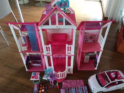 Verkaufe ein sehr gut erhaltenes barbie haus inklusive zubehör siehe fotos. Barbie Haus kaufen auf Ricardo