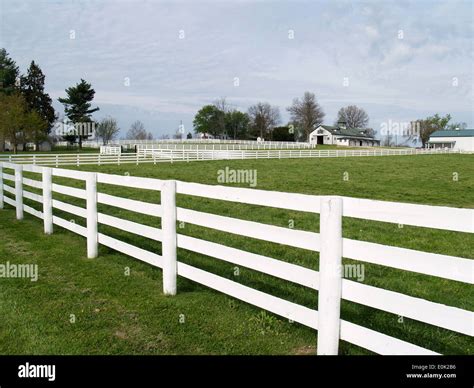 White Farm Fences Hi Res Stock Photography And Images Alamy