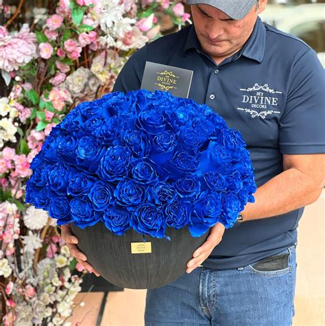 Blue 100 Roses In Vase My Divine Decors Flower Boutique Flower