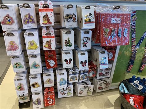 First Look At 2018 Disney Holiday Pins Wdw Kingdom