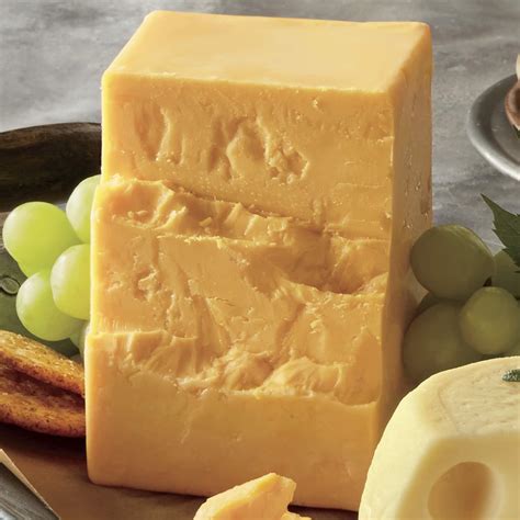 Sharp Cheddar Cheese Wisconsin Cheeseman