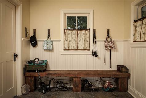 rustic entryway bench  cozy  welcoming homes