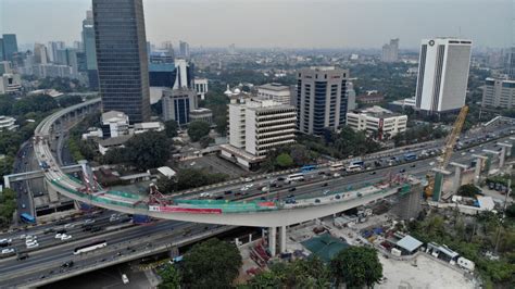 Long Span Lrt Kuningan Prestasi Adhi Karya Bangun Jembatan Lengkung