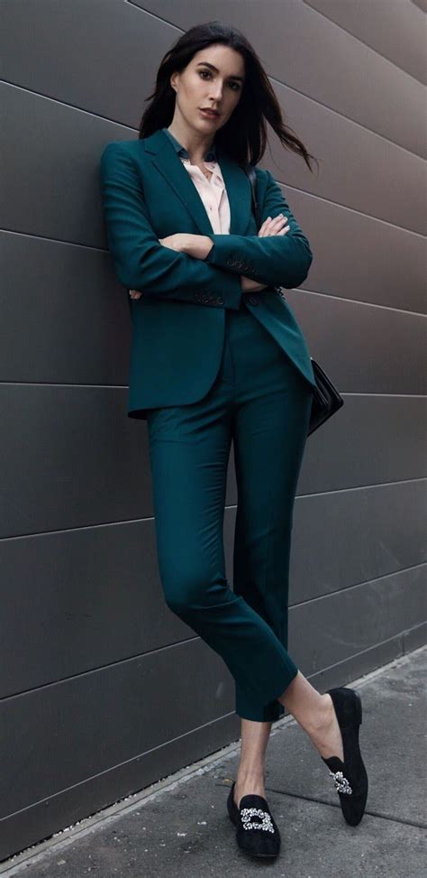 30 Charming Spring Work Outfits To Wear To The Office Women Outfits