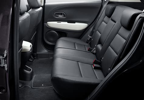 Kali ini, body honda hrv ini dibalut dengan desain yang tangguh dan sporty. Honda HR-v 2019 - Daftar Harga, Spesifikasi, Promo Diskon ...