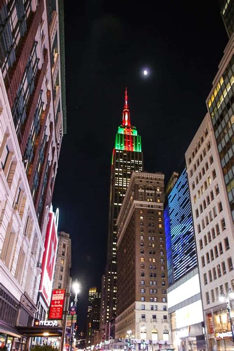 The Empire State Building Tower Lights Nyc In December Visiting Nyc