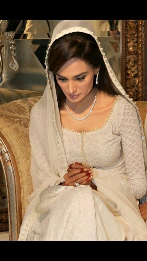Beautiful White Nikkah Dress Nikah Dress Nikah Outfit Pakistani Bride