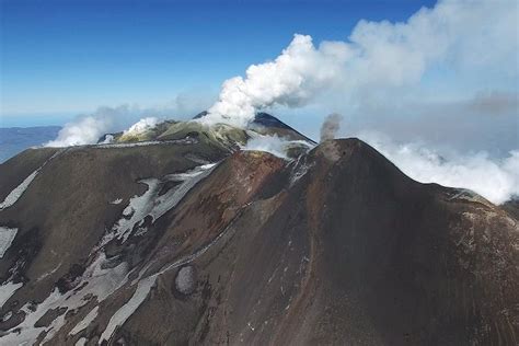 An seiner basis hat er einen umfang von gut 250 km. Etna Vulkan Karte / Atna Erdbeben Tektonik Und Storungen ...