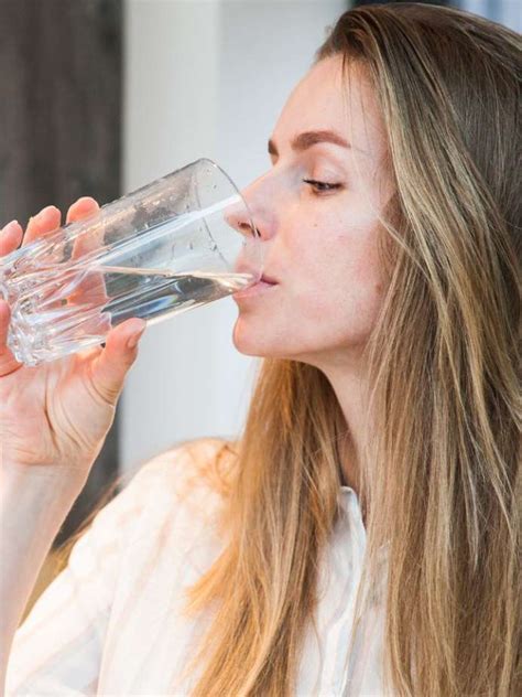 Side Effects Of Drinking Too Much Water Onlymyhealth Water Toxicity
