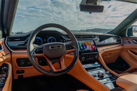 Test Drive 2022 Jeep Grand Cherokee Summit Reserve Targets Luxury