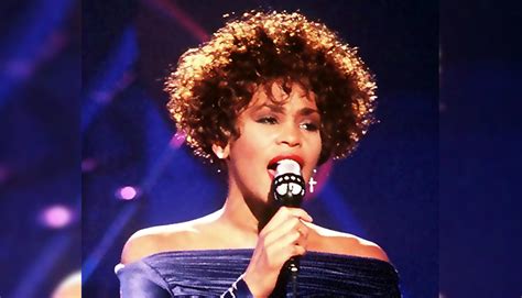 It's no news that whitney elizabeth houston was one of the greatest singers of all time! Starbucks Playing Whitney Houston Music to Honor Her Birthday - Dankanator