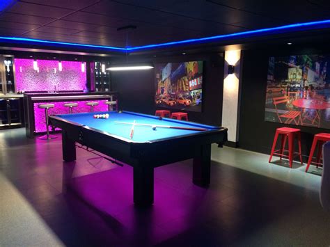 Creation Dun Bar Et Salle De Billard Et Cinema Game Room Bar Game Room